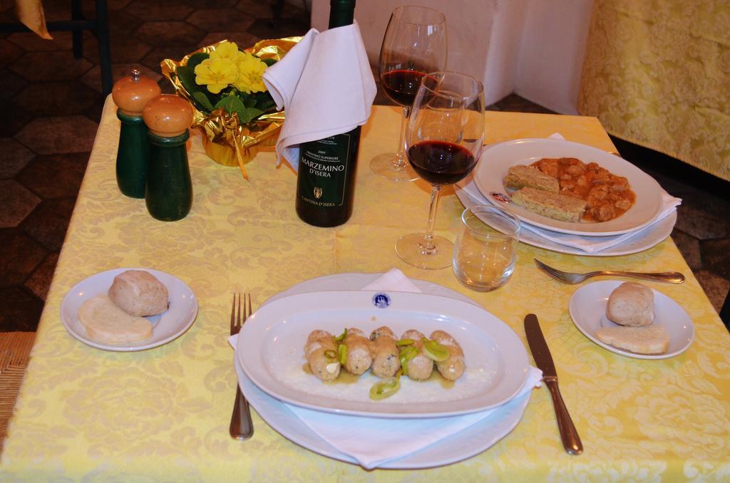 Hotel Locanda Le Tre Oche Molina di Ledro Bagian luar foto