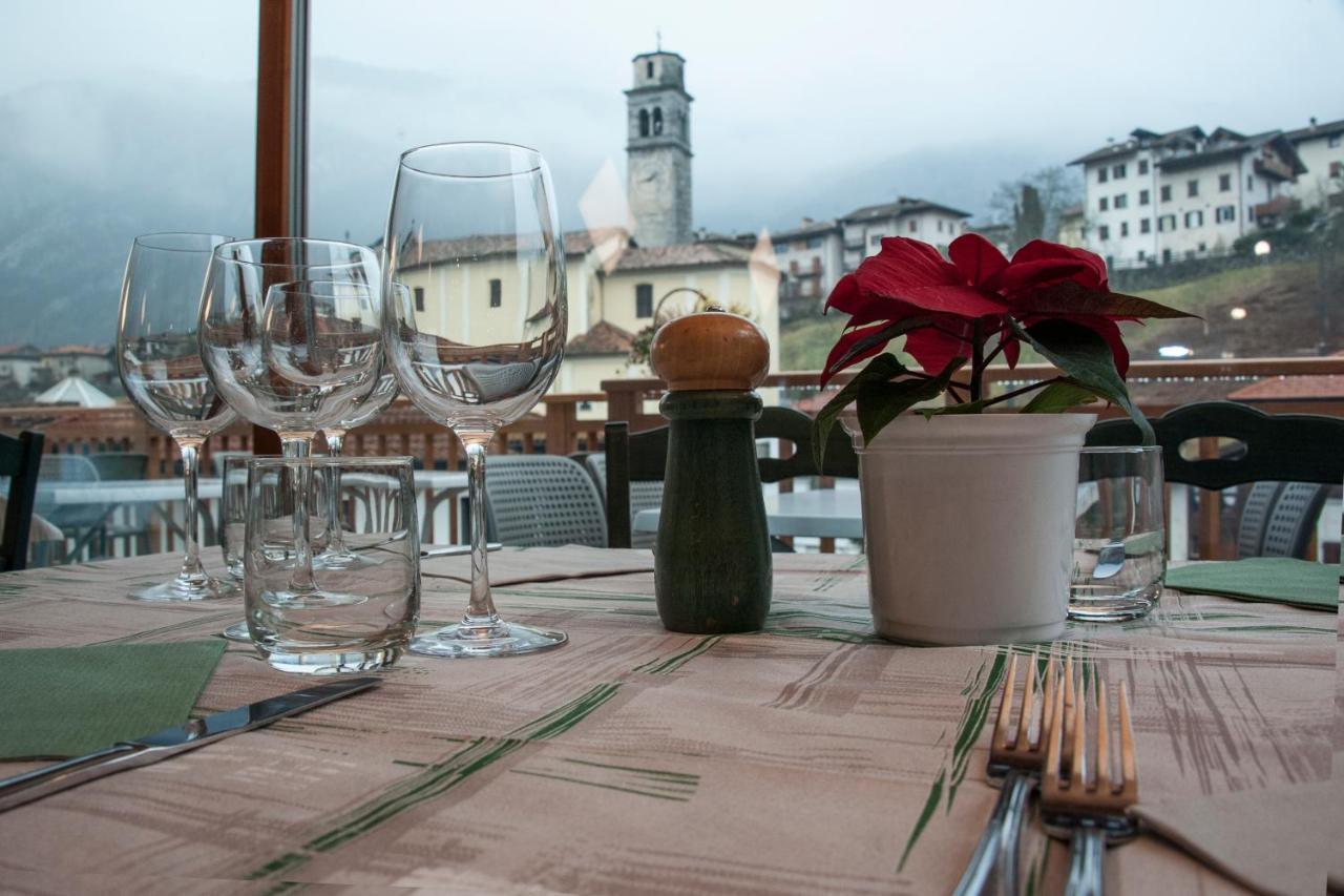 Hotel Locanda Le Tre Oche Molina di Ledro Bagian luar foto